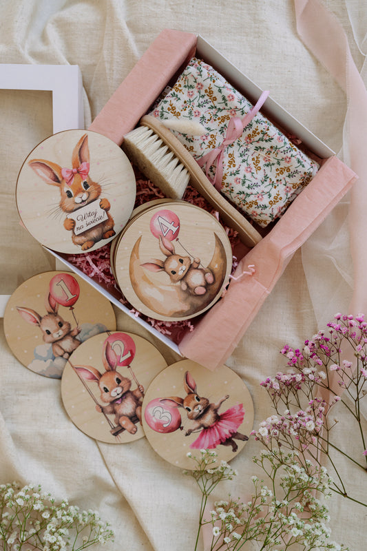 Mini Box z drewnianymi tabliczkami do zdjęć - Króliczki