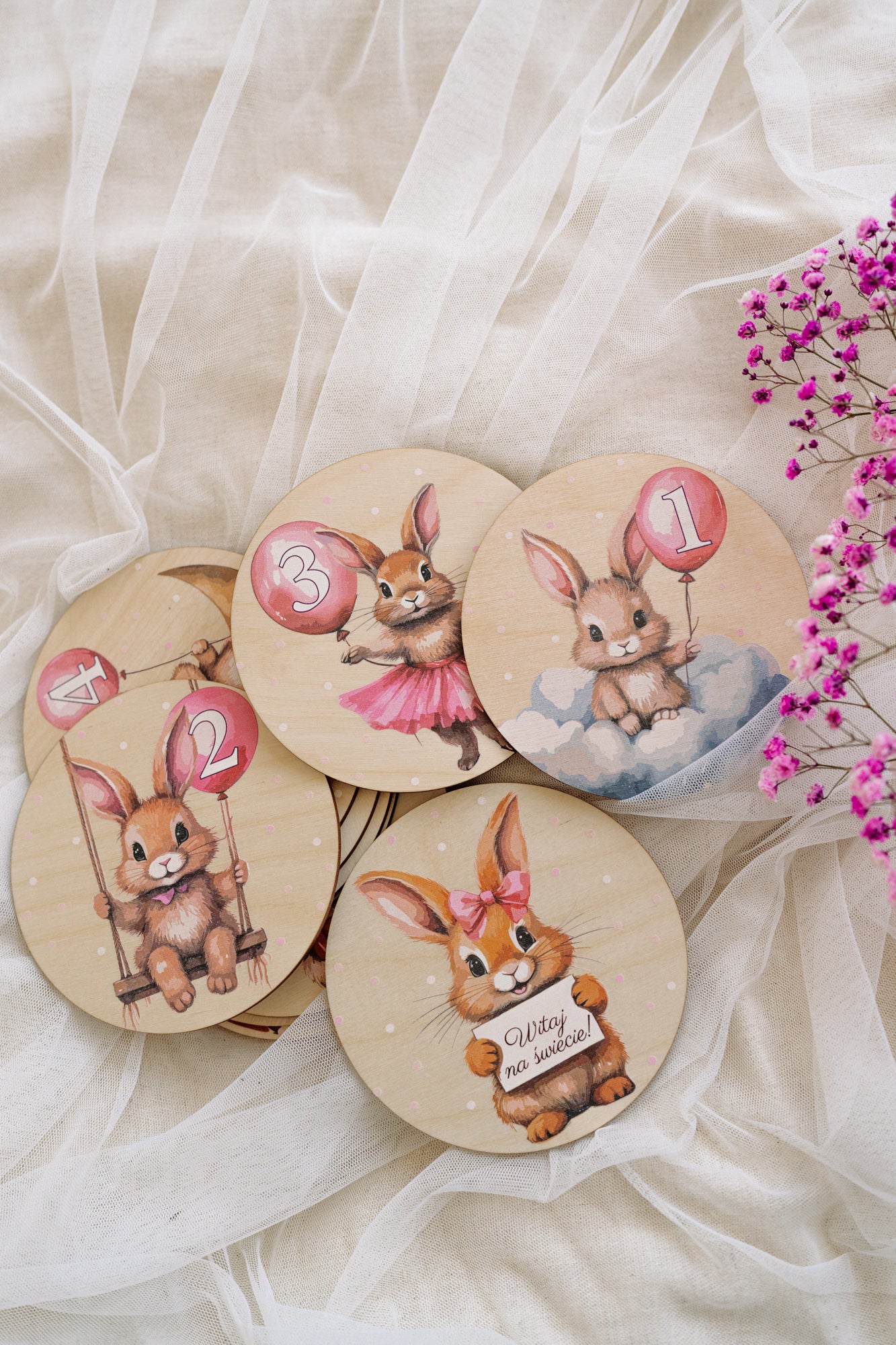 Mini Box z drewnianymi tabliczkami do zdjęć - Króliczki